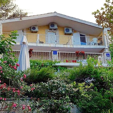 Apartmani Lidija Karin Donji Donji Karin Eksteriør billede