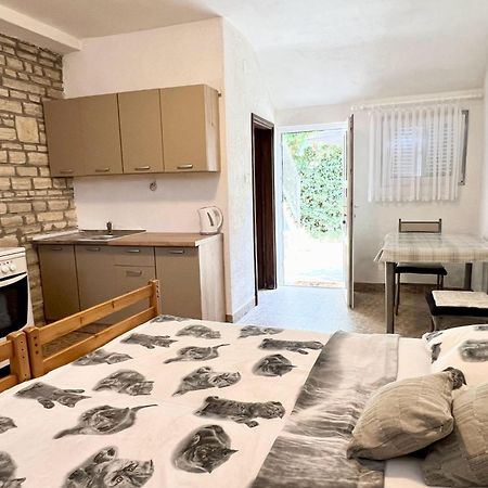 Apartmani Lidija Karin Donji Donji Karin Eksteriør billede